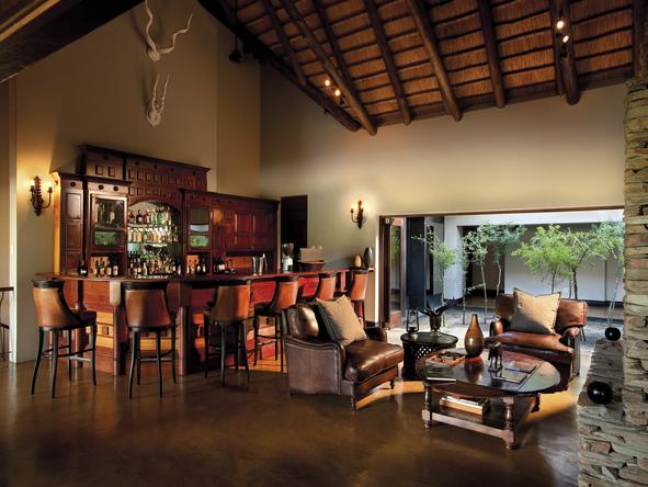 Tinga Legends Lodge - bar lounge